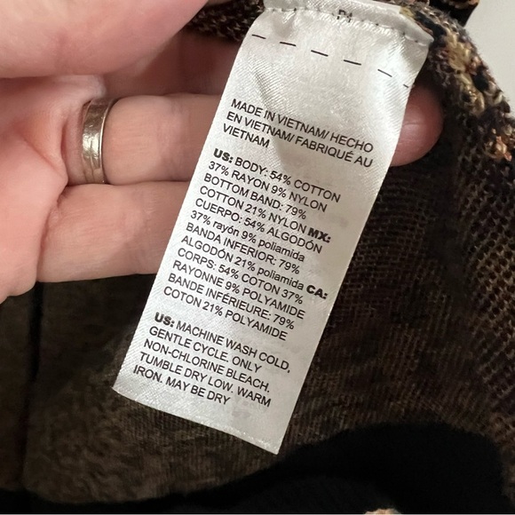 Chico’s Jacquard Leopard Animal Print Cardigan Sweater - Picture 12 of 13